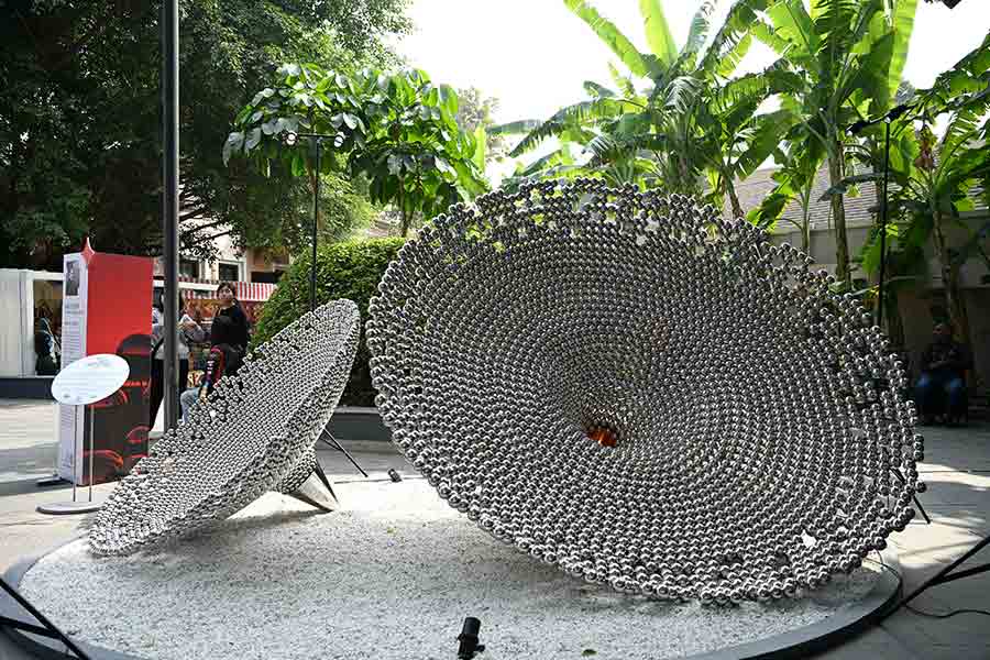 The 10th-year celebrations were made sweeter with 10 artistic installations from renowned artists, each of which packed a powerful story within stunning aesthetics. Vibhor Sogani’s ‘Magical Bloom’ is a light installation made of polished stainless steel orbs that forms a flower, reminding viewers of the boundless natural beauty around us by mirroring the sky, people and movements around it