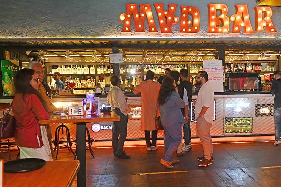 If you love great coffee and cocktails in Kolkata, two spots are likely to be on top of your list — PICO for coffee and Five Mad Men (5MM) for cocktails. Now, imagine these two coming together for a unique coffee-cocktail experience. But, there’s no need to imagine it — because it’s actually happening! 5MM in Salt Lake Sector V is hosting The Mad Roast in collaboration with PICO, till February 23