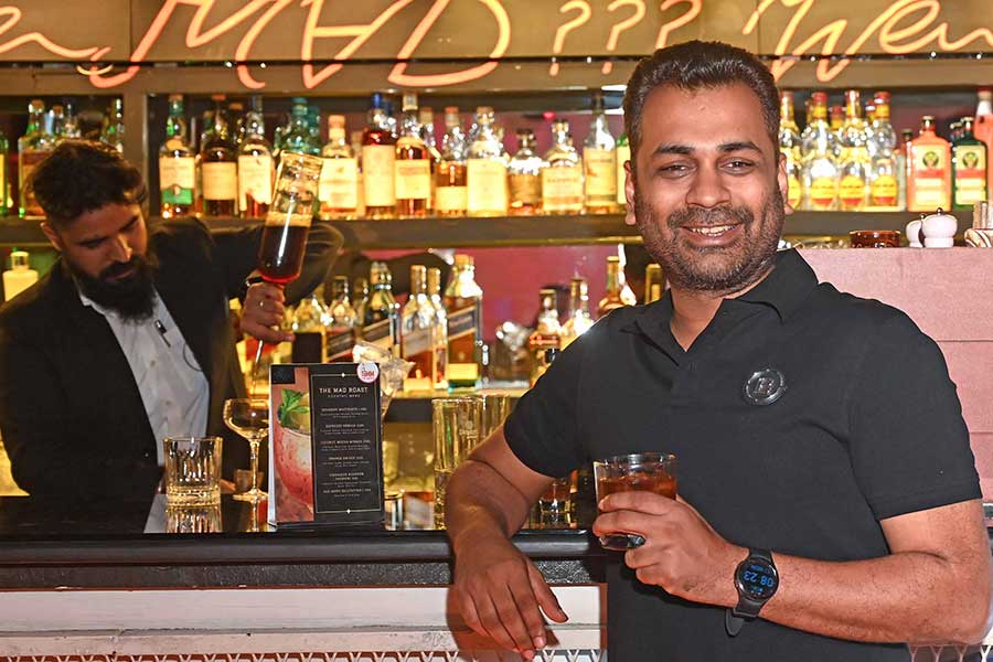 Prateek Didwania, founder of PICO-Pizzeria and Coffee Bar near Vivekananda Park, on Southern Avenue, spoke to My Kolkata at the launch of a special seven-day pop-up that will have coffee and cocktail lovers drooling. He shared, ‘Sayan and Veronica of 5MM are good friends and regulars at PICO. One day, while chatting, we found common ground. We wanted to collaborate on an event where PICO would bring the coffee, and Five Mad Men would provide the venue and, of course, the tipple. We spent hours coming up with this menu and hope this becomes a trend that catches on’