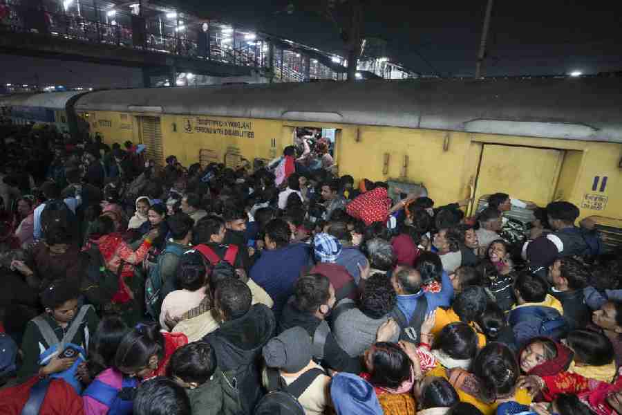 Mahakumbh rush New Delhi Railway station stampede death | Railways asks ...