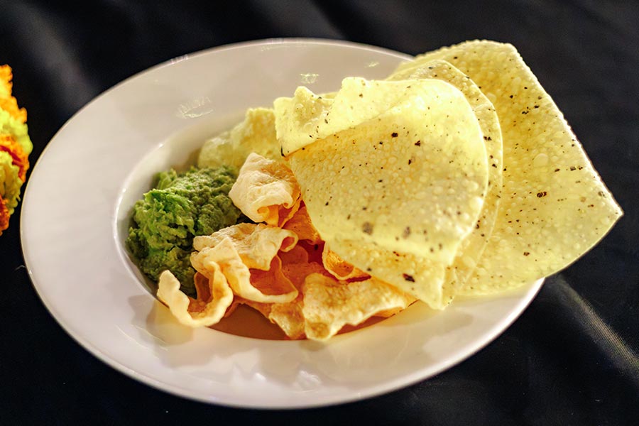 Next was a papad platter where two kinds of rice and lentil papadams were served with mashed peas and ‘churpi-aam ada’ dip. The mashed peas were the chef’s take on winter favourite ‘koraishutir kochuri’