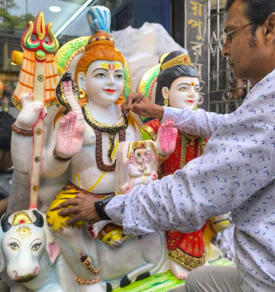 An artist paints a Shiva-Durga idol in Kolkata ahead of Shivaratri. The festival will be celebrated on February 26 this year 