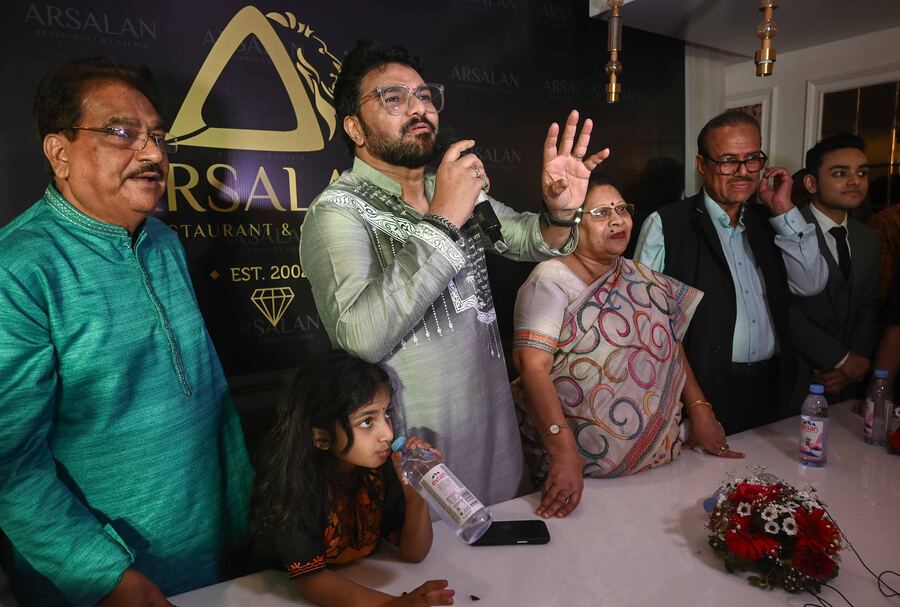 The new outlet was inaugurated on February 21 in the presence of Babul Supriyo, minister of Information Technology and Electronics of the Government of West Bengal; Nadimul Haque, member of Rajya Sabha; Mala Roy, member of Lok Sabha; and Akhtar Parwez, director of Arsalan Restaurant, along with sons Arsalan Parwez and Raghib Parwez