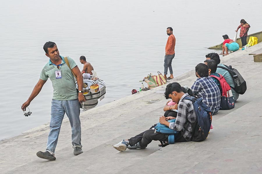 Cleanliness and the lack of lighting remain major concerns for the hawkers at ghats