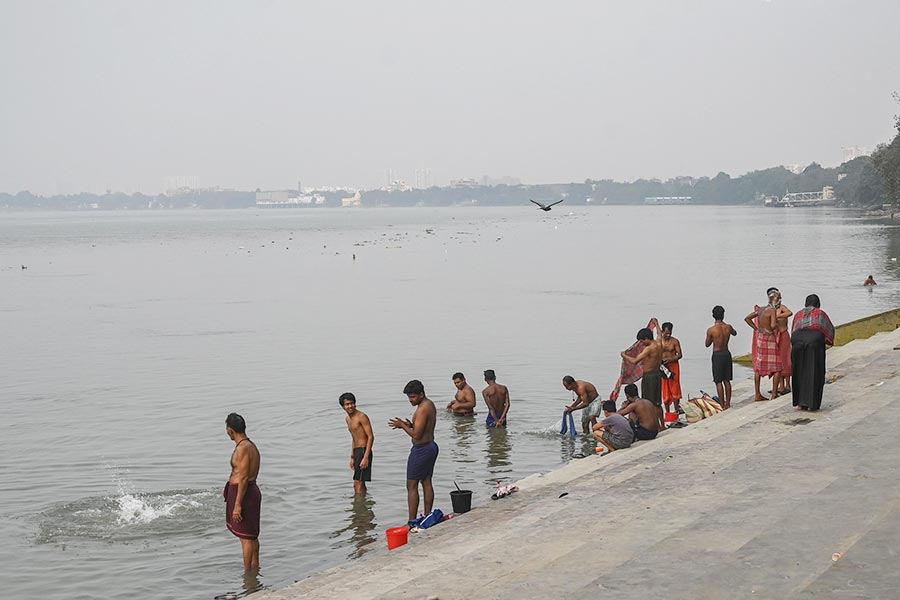 The River Ambassador Project aims to use a bottom-up approach, maintaining the ghats by incentivising the locals who depend on it for their livelihood