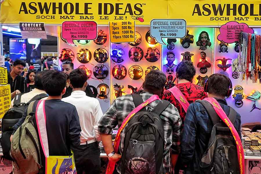 If quirky and fun is your style, Delhi-based Aswhole Ideas had plenty to offer. From laugh-out-loud magnets and stickers to anime-themed lamps and wall clocks, their collection was a delight. Many female attendees also queued up to get colourful hair braids, adding a fun twist to their look