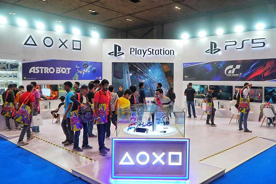 The PS5 arena was packed with gaming enthusiasts — hardcore and newbies alike — who  tried their hands at various games ranging from God of War to Spider-Man 2 