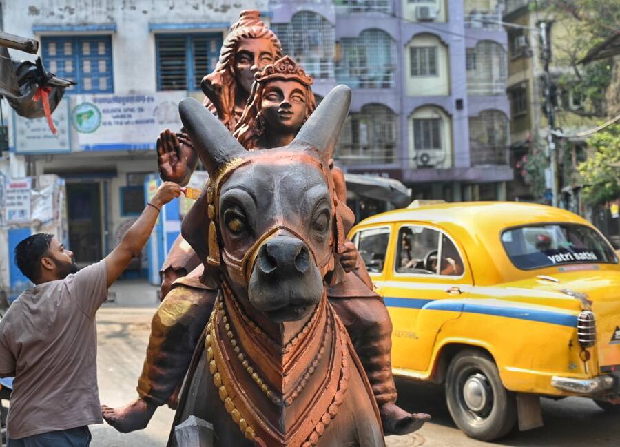 An artisan at Dompara works on a Shiv-Parvati idol ahead of Shivratri which will be observed on February 26