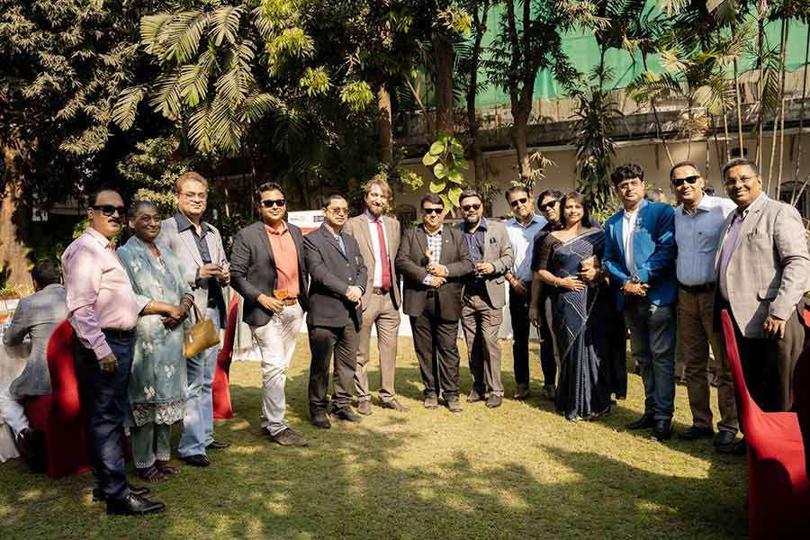 The guest list included eminent personalities from the city. Consuls-general, authors, hoteliers, businesspersons and Rotarians came together to enjoy the picnic mood under the open sky