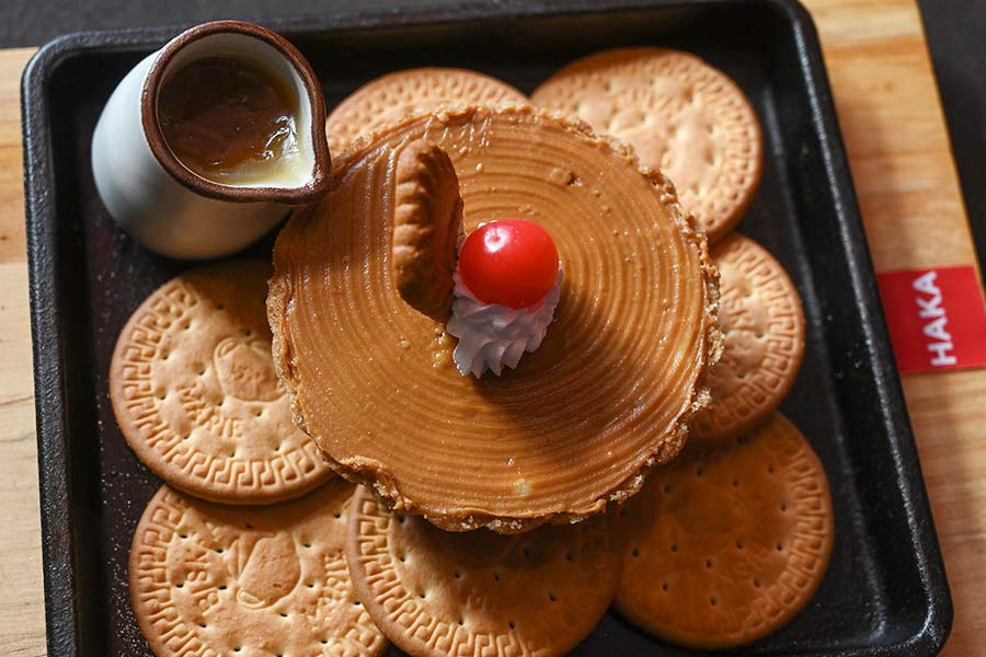 A meal without dessert isn’t truly complete, right? Keeping that in mind, Speciality Restaurants has come up with a special Sizzling Biscoff Pie with Salted Caramel Sauce. This delish Biscoff cream tart is topped with a cherry on a dollop of whipped cream. It is served with a small pot of rich, golden caramel sauce. just pour the sauce over the tart before you dig in