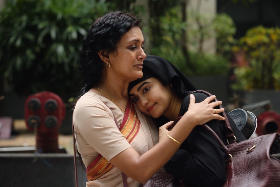 Devadarshini Chetan and Adah Sharma in 'The Kerala Story' (2023)