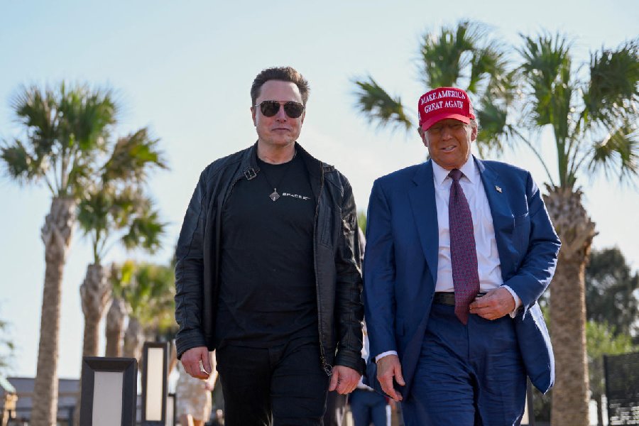 U.S. President-elect Donald Trump walks with Elon Musk before attending a viewing of the launch of the sixth test flight of the SpaceX Starship rocket, in Brownsville, Texas, U.S., November 19, 2024. Reuters