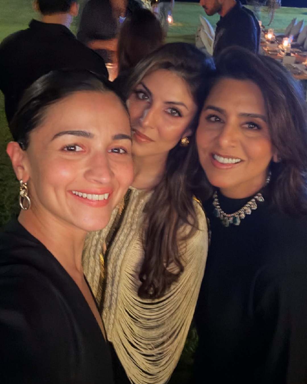 The pictures also feature Ranbir’s mother Neetu Kapoor and sister Riddhima Kapoor Sahni. 