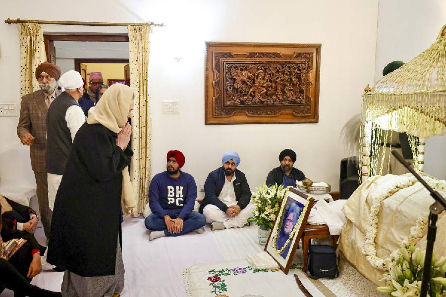 Sonia Gandhi pays homage to Manmohan Singh. PTI