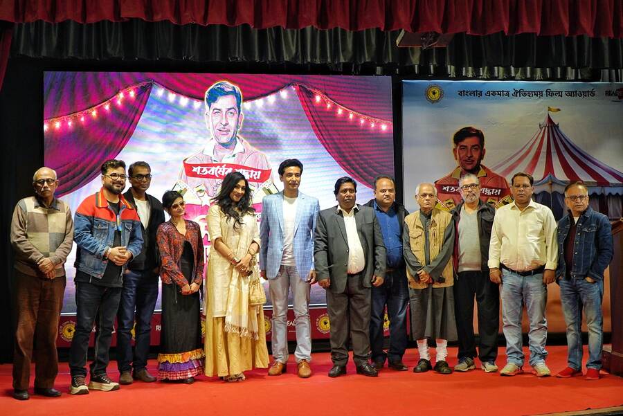 A press conference was held at Rotary Sadan by the West Bengal Film Journalists' Association on Friday. Actors Tota Roy Chowdhury, Rituparna Sengupta and director Soojit Dutta were present at the event. This year’s award ceremony will be held at Ajanta Circus in Patuli  