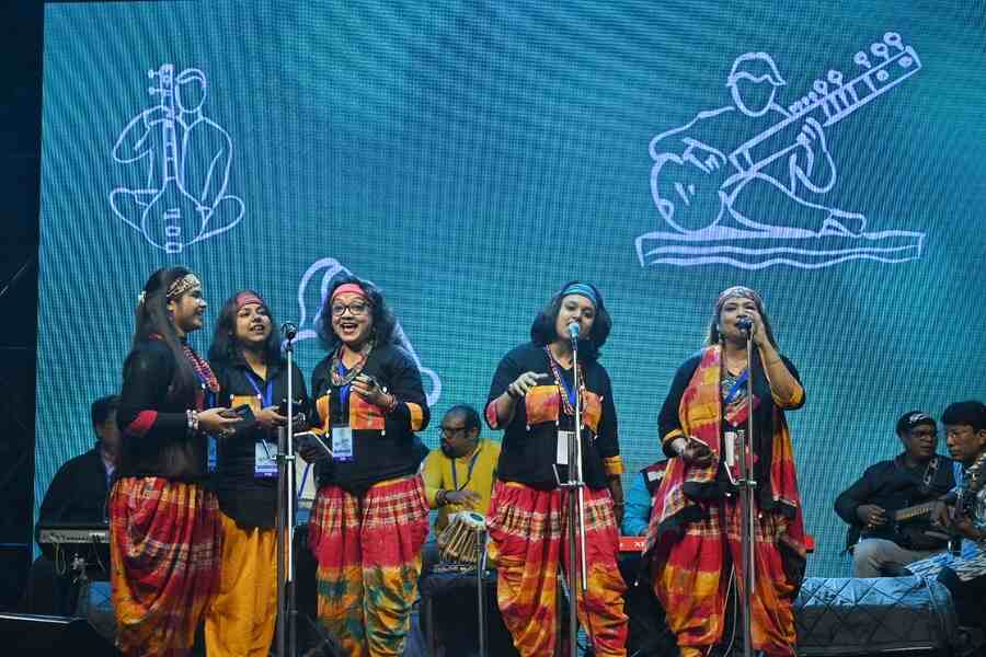 Artistes perform during Bangla Sangeet Mela at Rabindra Sadan on Saturday