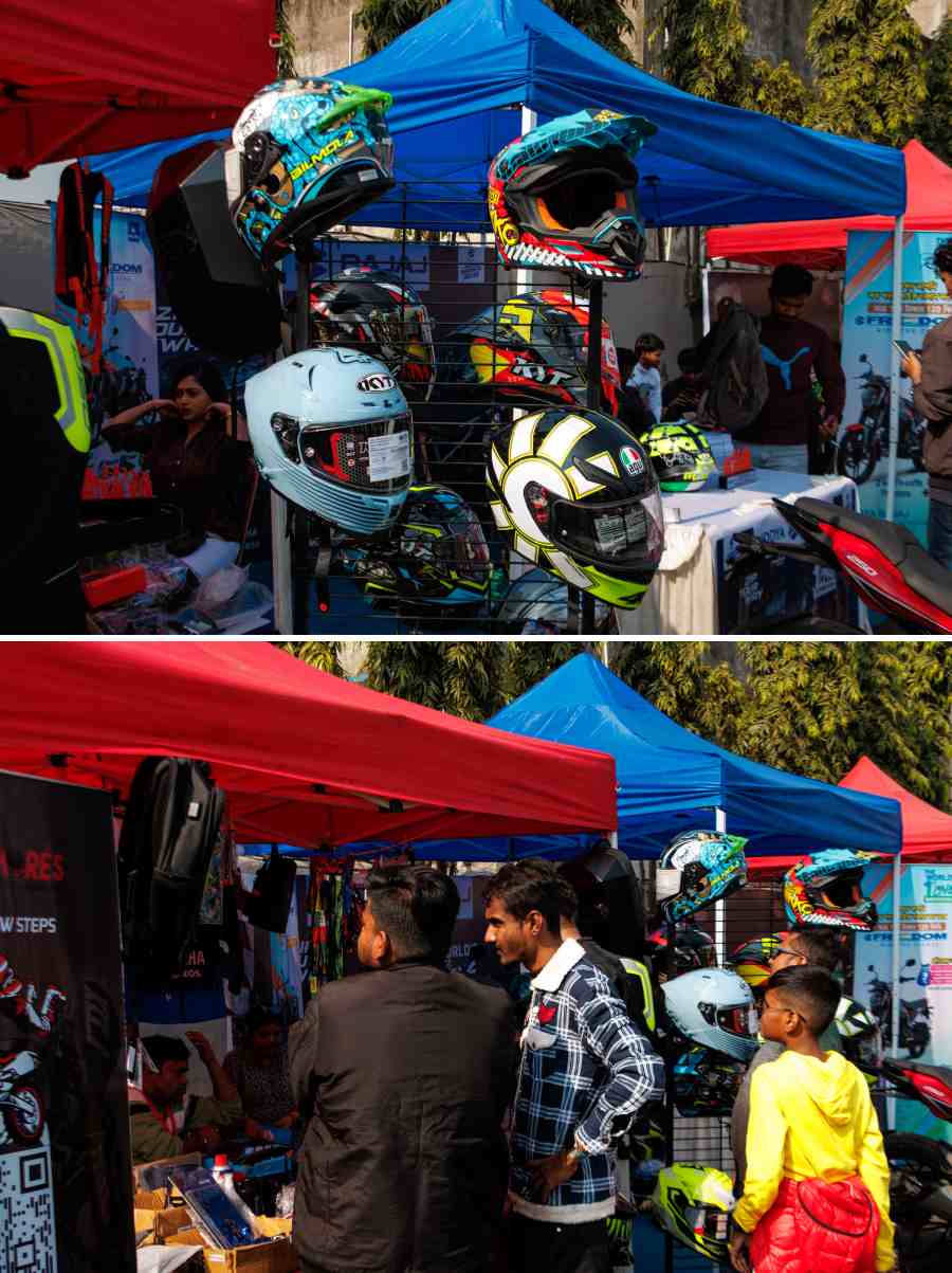 While there were several stalls set up, the one that had the audience most intrigued was the Moto Mores stall that had some super cool gear and quirky helmet designs at discounted prices