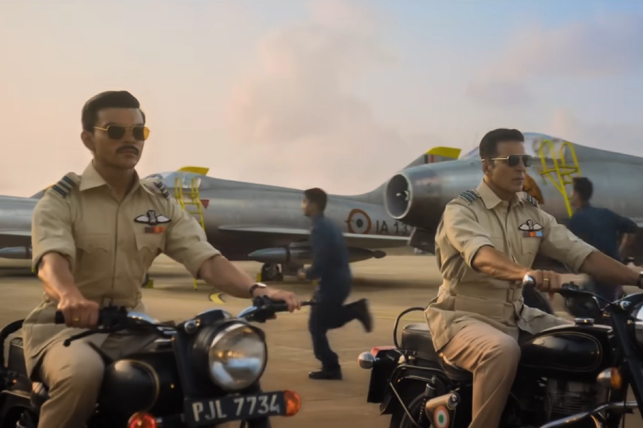 Akshay Kumar and Veer Pahariya in the Sky Force trailer