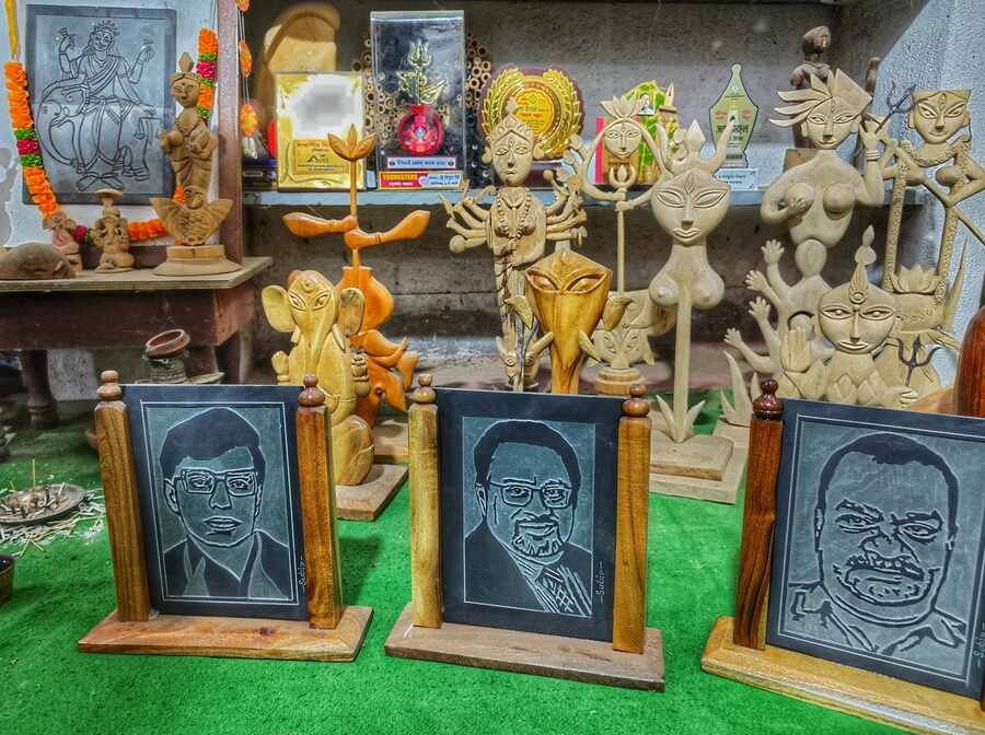 Subir says: ‘In 2023, the US Consulate in Kolkata had invited me to its Ho Chi Minh Sarani address to take part in an art exhibition. Several of my artworks were sold there. The consul-general had highly praised my art and said that she had never seen slate art anywhere in the world’. His works have found the way to chief minister Mamata Banerjee too. Minister for self-help group & self-employment and minister of state for forests and consumer affairs too has visited my studio besides poet Subho Dasgupta, sculptor Biman Kundu, artists Pradip Maitra and Kalyan Sen Barat