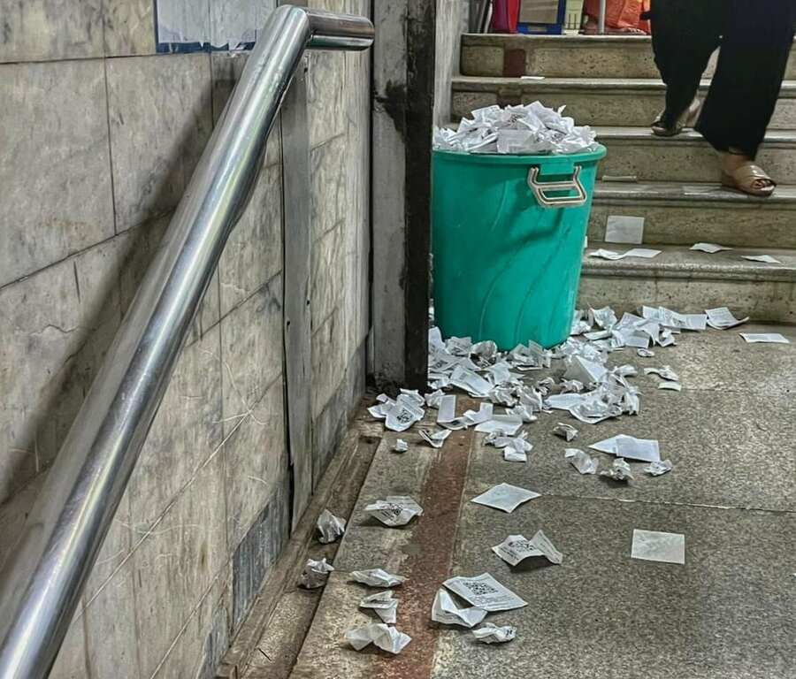 Paper tickets have resulted in a mess at Mahanayak Uttam Kumar station (Tollygunge) on the Metro Railway Blue Line, with the plastic tokens disappearing since the festive season
