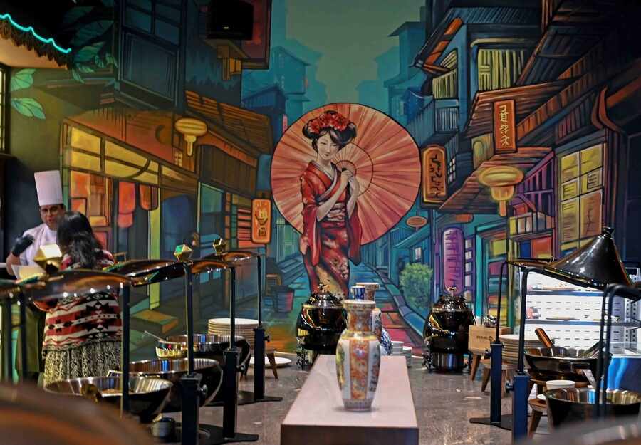 Though the menu is all about Asian street food, the decor takes you to a world of colourful chaos just like one would experience in the markets of Thailand, Japan, China, Korea, Malaysia and Vietnam