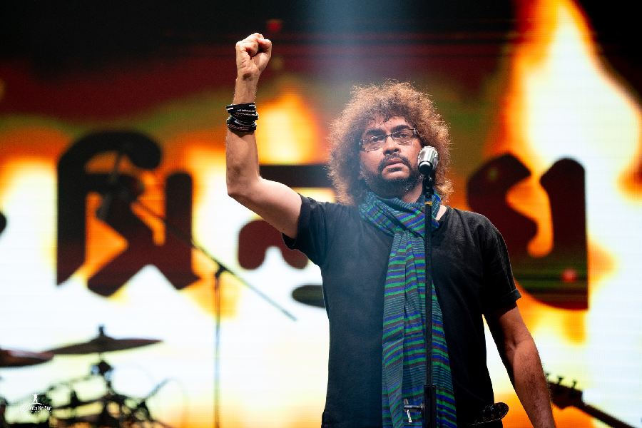 Rupam Islam performing at a ‘Fossils’ concert in Barrackpore