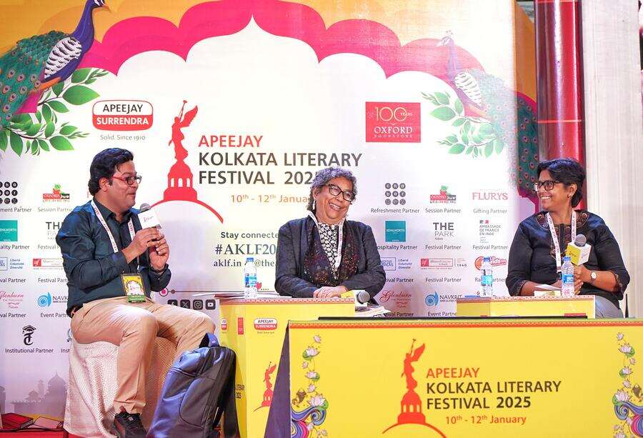 Towards late afternoon, Sujata Sen moderated a session ‘Wonder Women Trailblazers of 19th century Bengal’ with Madhurima Vidyarthi on Doctor Kadambini Ganguly and Saptarshi Mallick on the travelogue of Lady Abala Bose