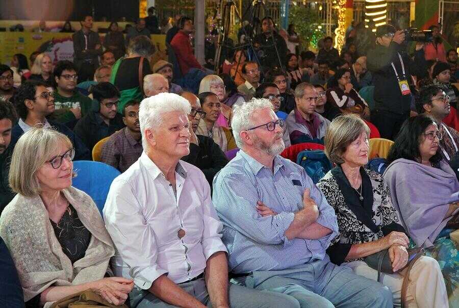 As dusk fell and the evening sessions got underway, foreign spectators were spotted watching the discussions attentively