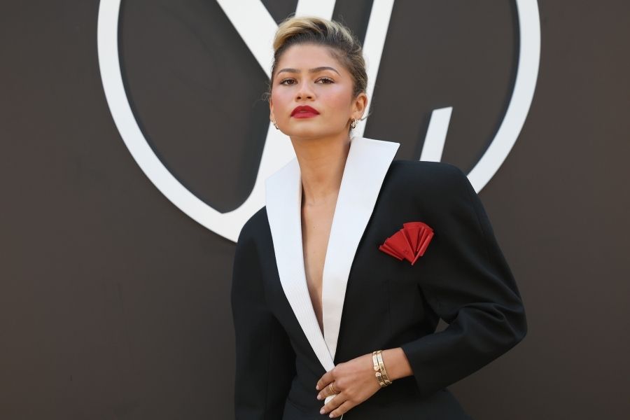 “The size of my ring is the exact difference in inches between my height and Tom’s [Holland], shares Zendaya on the most insightful thing she read about her latest accessory