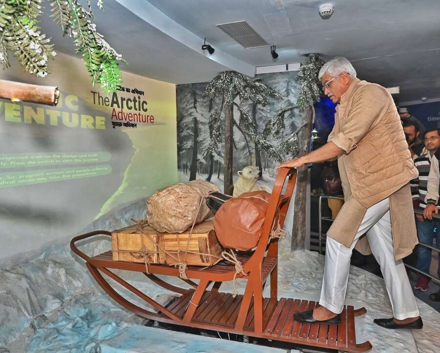 Union culture and tourism minister Gajendra Singh Shekhawat tries out a sledge at the inauguration of India’s first gallery on climate change at Science City in Kolkata on January 11 