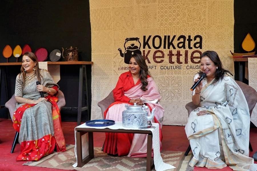The panelists (L-R: Rupali Basu, Dolly Jain, and Rashmi Chowdhary) highlighted how the versatile sari is finding its place on the global fashion map, with saris now receiving acceptance also as a choice for corporate dressing internationally. Speaking about the event, Preeti Agarwal said, ‘Kolkata Kettle was a resounding success that brought together incredible minds, vibrant art, craft, couture, and meaningful conversations, truly capturing the spirit and essence of the initiative. The talk show and the association with FICCI Flo was quite exemplary’