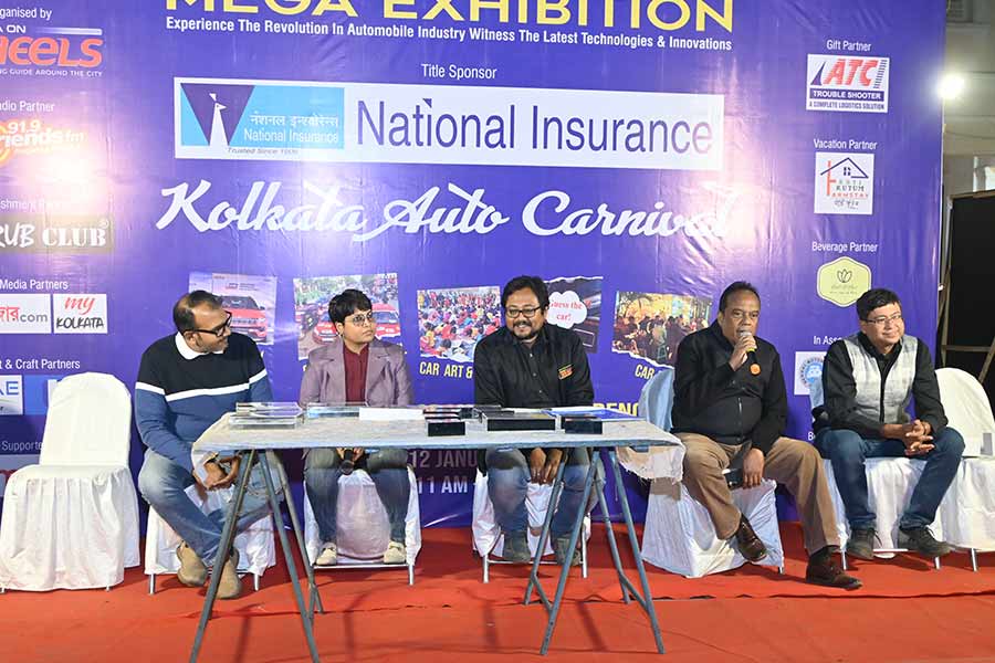 The event drew to an end with a unique car adda session, where speakers shared different stories about the automobiles in Kolkata. From special memories of road trips to special cars each story had its own uniqueness. Part of the Car Adda included a panel discussion on Highway Motoring and Long Drives conducted by Team Wheels member Debopam Banerjee (centre)