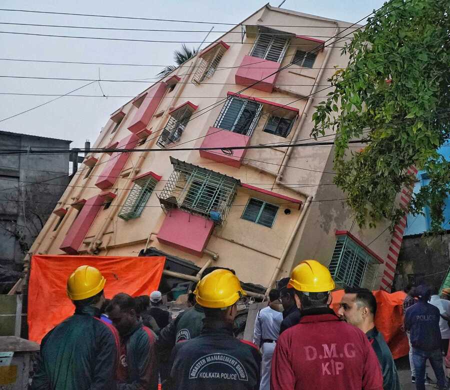 A building collapsed at Vidyasagar Colony near Baghajtin on Tuesday afternoon. No injuries were reported