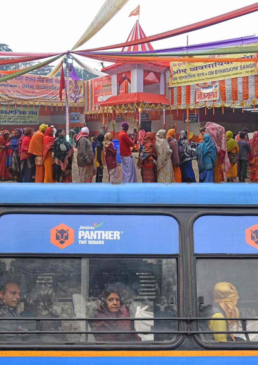 Pilgrims leave for Gangasagar Mela from Babughat transit camp 