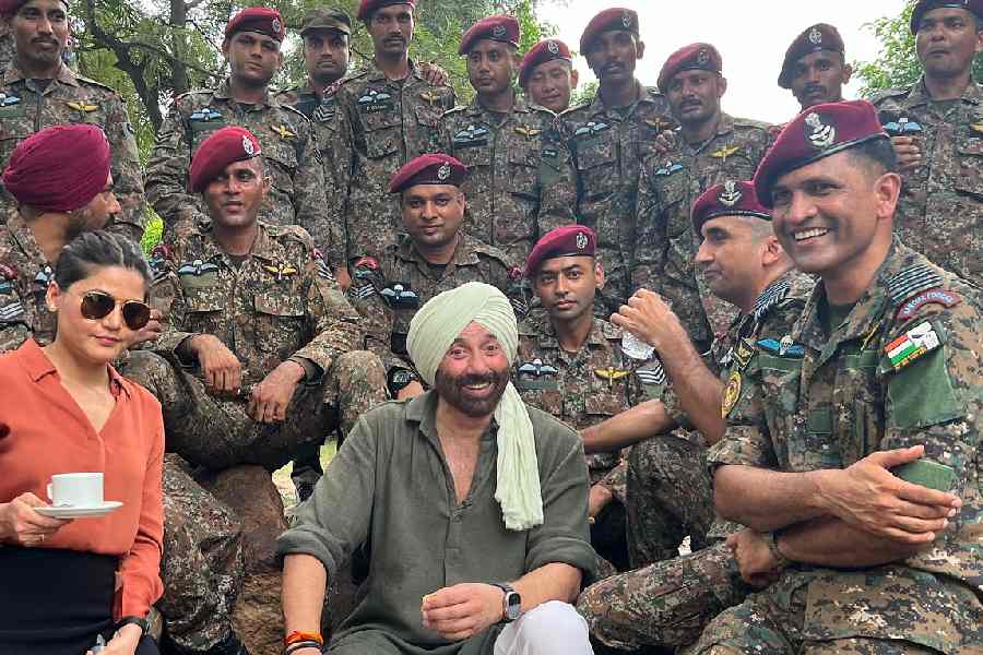Varun’s Border 2 co-star, Sunny Deol also shared a heartfelt post, thanking the Indian Army for their “courage, sacrifice, and unwavering dedication”. 