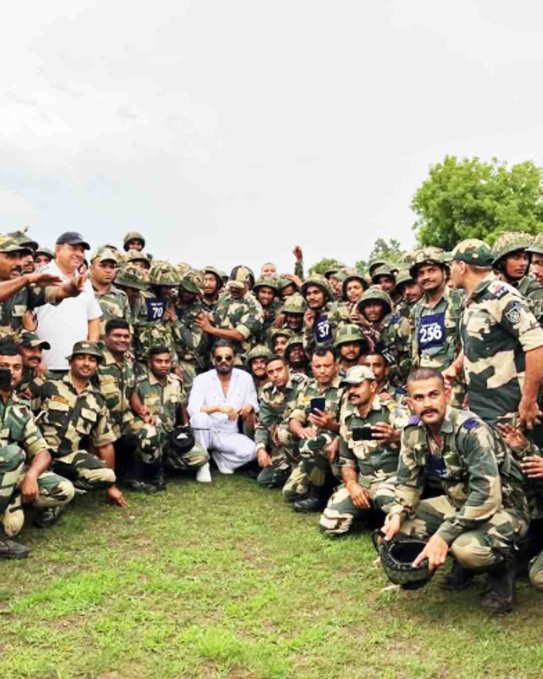 Suniel Shetty, who portrayed Assistant Commandant Bhairon Singh in the 1997 film, shared a photo with soldiers on his Instagram Story. 
