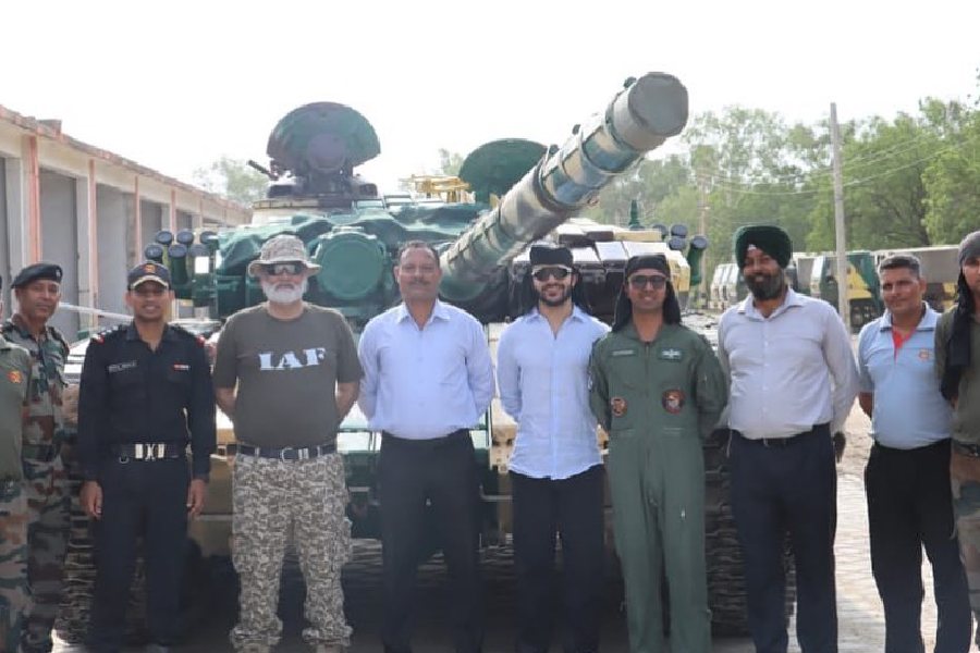 Former Maharashtra chief minister Sushilkumar Shinde’s grandson Veer Pahariya shared photos from a tank ride with the army.