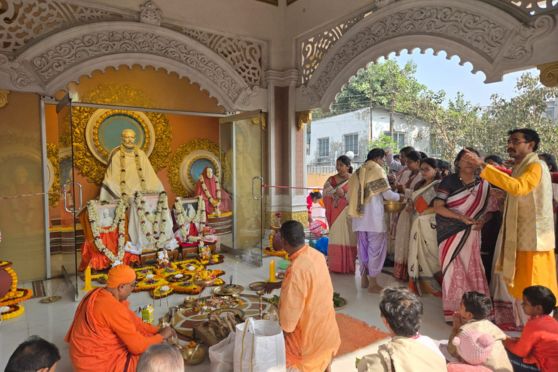 The school’s temple was resplendent with decorations as over 3,000 devotees congregated for the sacred occasion.