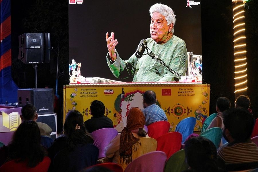 Ghosal’s sensitive reading of Akhtar bolstered his translations. Before reading out his translation of ‘Dushwari’, whose memorable last lines “mujhe hai yaad vo sab/ jo kabhi hua hi nahin” Ghosal rendered as “my memories are astir with things that never happened, that never were”, he remarked: “There is a modern, matter-of-factness bordering on cynicism when Javed ‘sahab’ writes about love. Makes you think: if this love, what is love?” For each of the poems, Akhtar’s original was played on screen before Ghosal addressed the translation