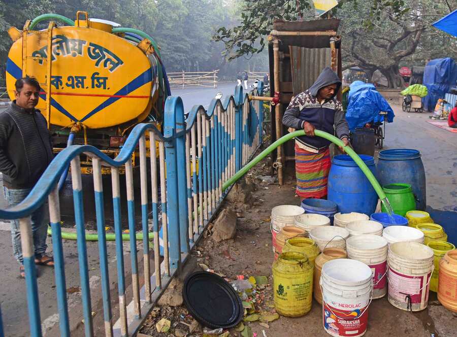 A Kolkata Municipal Corporation water tanker delivers water in front of Birla Planetarium.  Water supply in major parts of south Kolkata, including Garden Reach, Tollygunge, Behala, Kasba, Maheshtala, Budge Budge, Jadavpur, will be disrupted from 9am on Saturday (January 18) with the Garden Reach water treatment plant undergoing necessary maintenance and repairs. Supply will be resumed on January 19