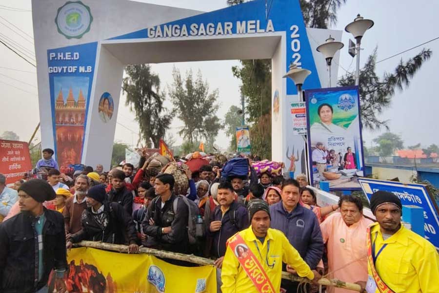 The pilgrim management was almost impeccable at Gangasagar Mela, mainly with the help of road blocks at strategic points. Police personnel claimed that the road blocks helped them to control millions of pilgrims properly and minimise the possibility of any stampede