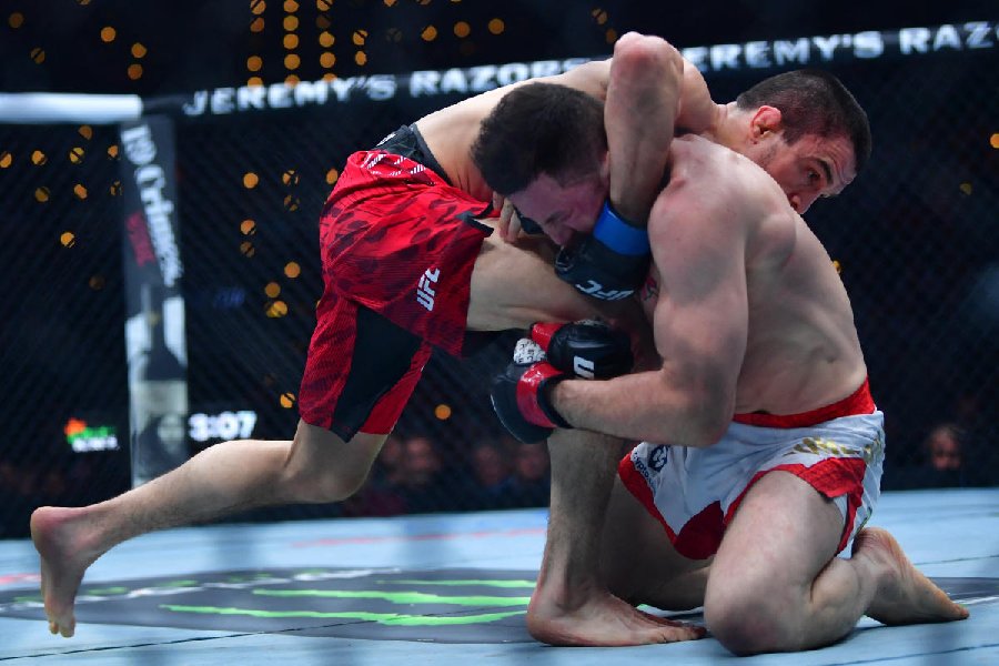 There were times when it seemed like Umar had Merab in fix. However, the latter fought back and stood his ground.