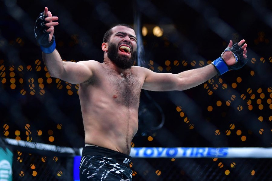 While Nakamura had a few moments of success, Muin's experience overshadowed the former. The fighter from Tajikstan also won the fight via unanimous decision.