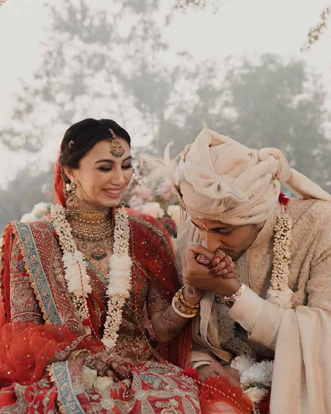 The Soni Soni singer kissed his bride’s hand as the couple sat on the mandap for their pheras.
