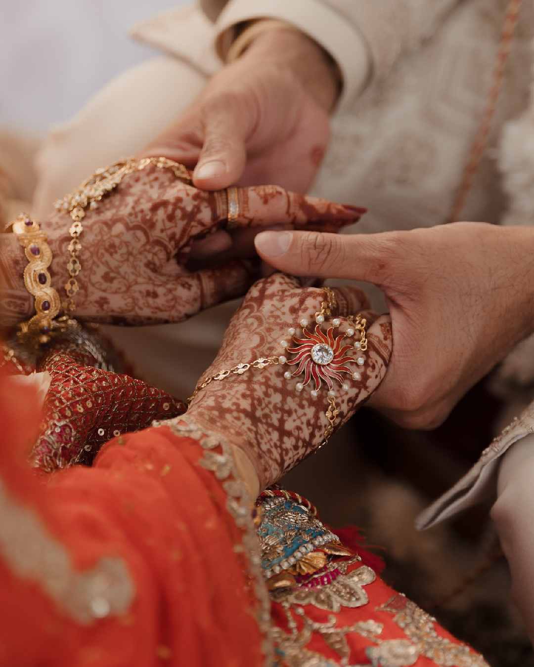 As per media reports, Darshan and Dharal are childhood sweethearts. 