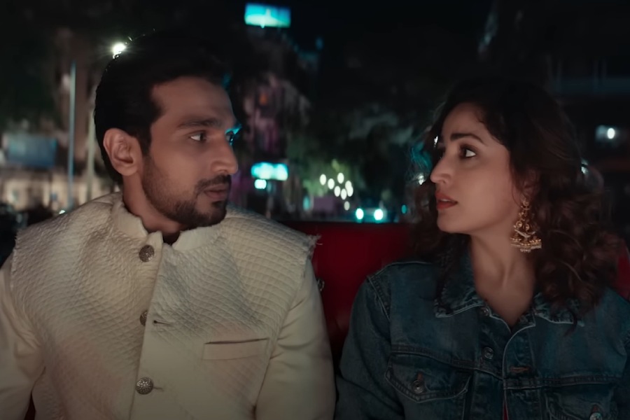 Pratik Gandhi and Yami Gautam in ‘Dhoom Dhaam’ teaser.