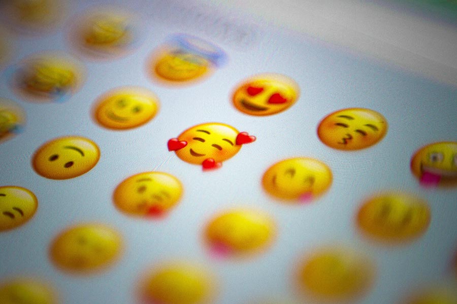 Are emojis and emoticons the same?