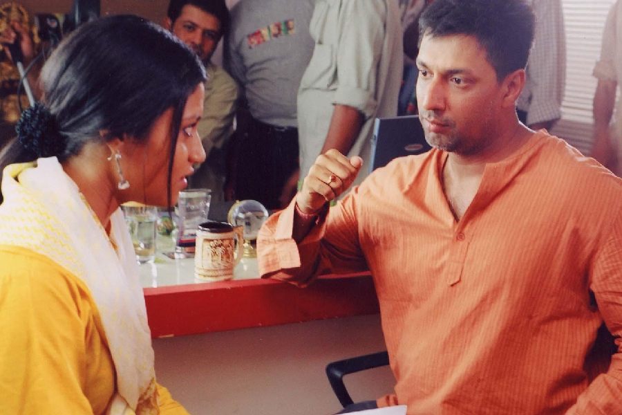 Page 3 won three National Awards in 2005 for best screenplay, best editing and best film.  