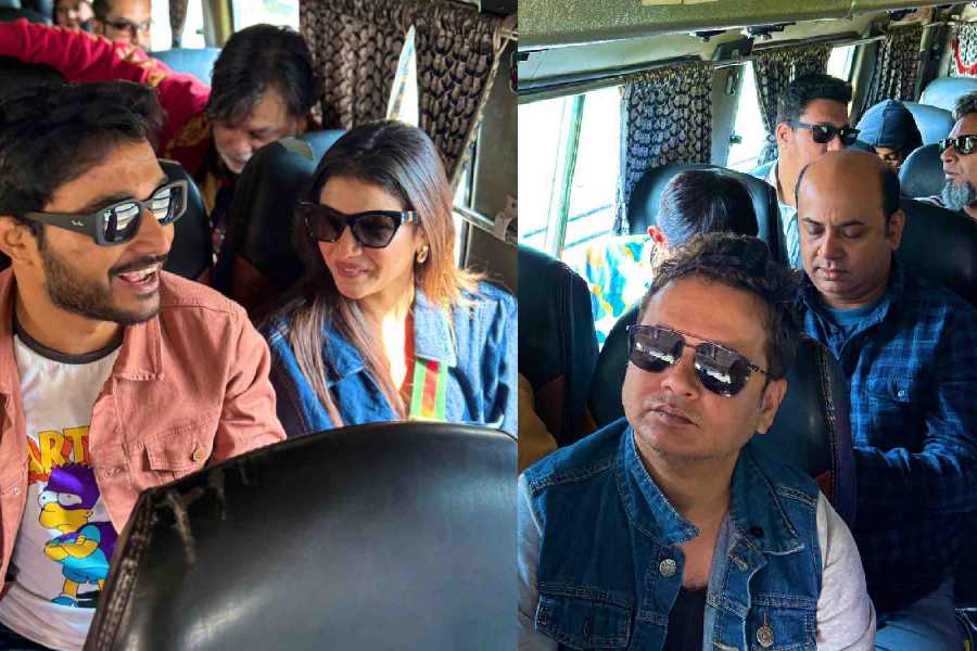 ‘Shotyi Bole Shotyi Kichhu Nei’ team onboard a picnic bus