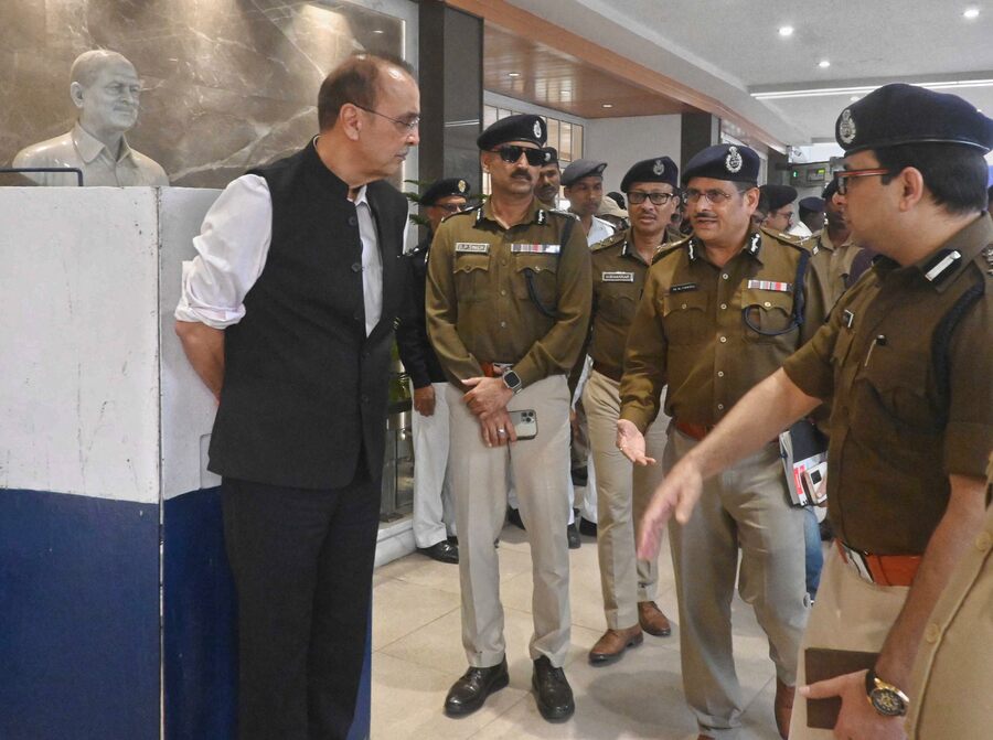 Kolkata police commissioner Manoj Kumar Verma, in the presence of  CAB secretary Naresh Ojha, visited Eden Gardens on the eve of T20 cricket match between India and England 